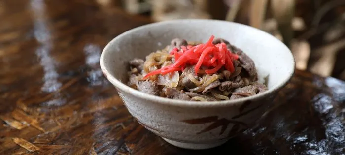 外食で食べれる亜鉛が多いメニュー：牛丼