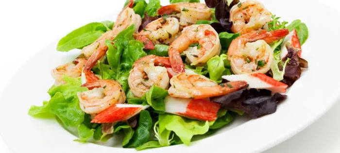 外食で食べれる亜鉛が多いメニュー：シーフードサラダ